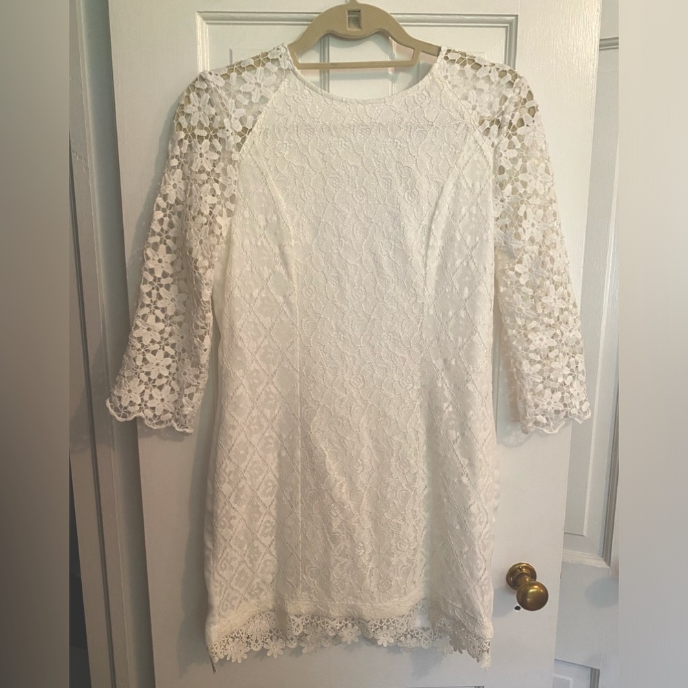 Lace fitted dress